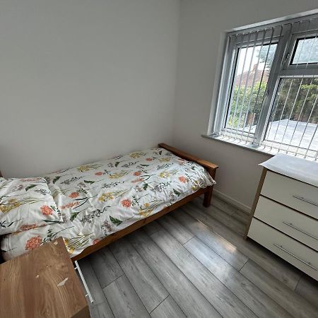 Lovely 3 Bedroom Entire Home With Street Parking - Close To Nec, Bhx Airport - Sleeps 6 Guests Ideal For Contractors & Families Birmingham Extérieur photo