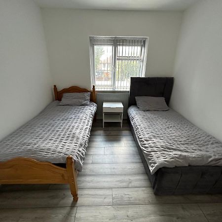 Lovely 3 Bedroom Entire Home With Street Parking - Close To Nec, Bhx Airport - Sleeps 6 Guests Ideal For Contractors & Families Birmingham Extérieur photo