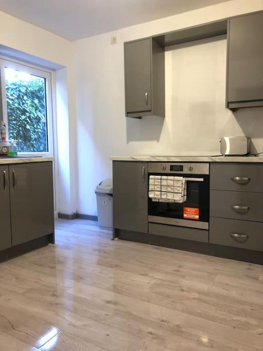 Lovely 3 Bedroom Entire Home With Street Parking - Close To Nec, Bhx Airport - Sleeps 6 Guests Ideal For Contractors & Families Birmingham Extérieur photo