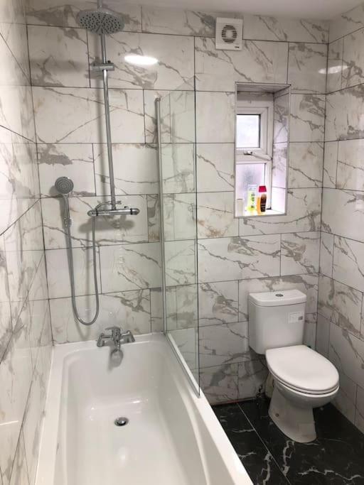 Lovely 3 Bedroom Entire Home With Street Parking - Close To Nec, Bhx Airport - Sleeps 6 Guests Ideal For Contractors & Families Birmingham Extérieur photo