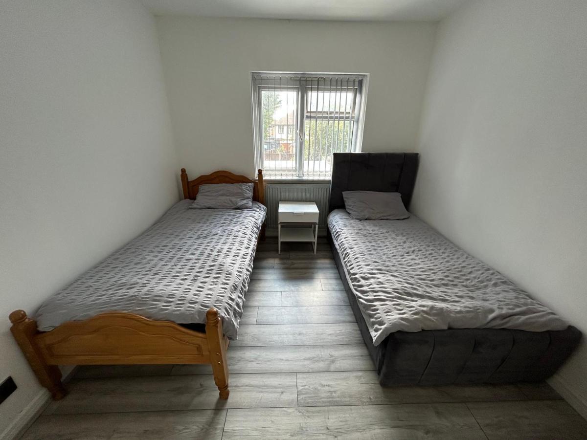 Lovely 3 Bedroom Entire Home With Street Parking - Close To Nec, Bhx Airport - Sleeps 6 Guests Ideal For Contractors & Families Birmingham Extérieur photo